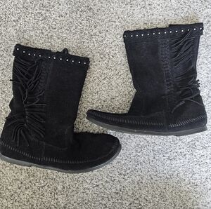 Minnetonka Women's Black Suede Fringe Mid-Calf Boots